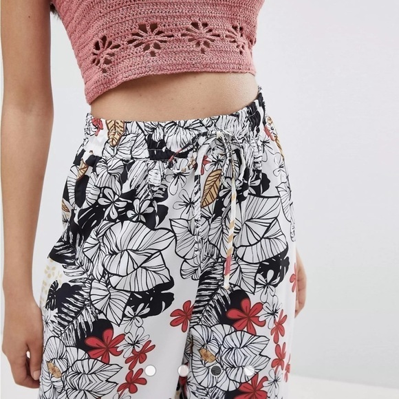 Parisian Floral Woman’s Flowy Lightweight Wide Leg Pants Size 8 Tall - Picture 3 of 7